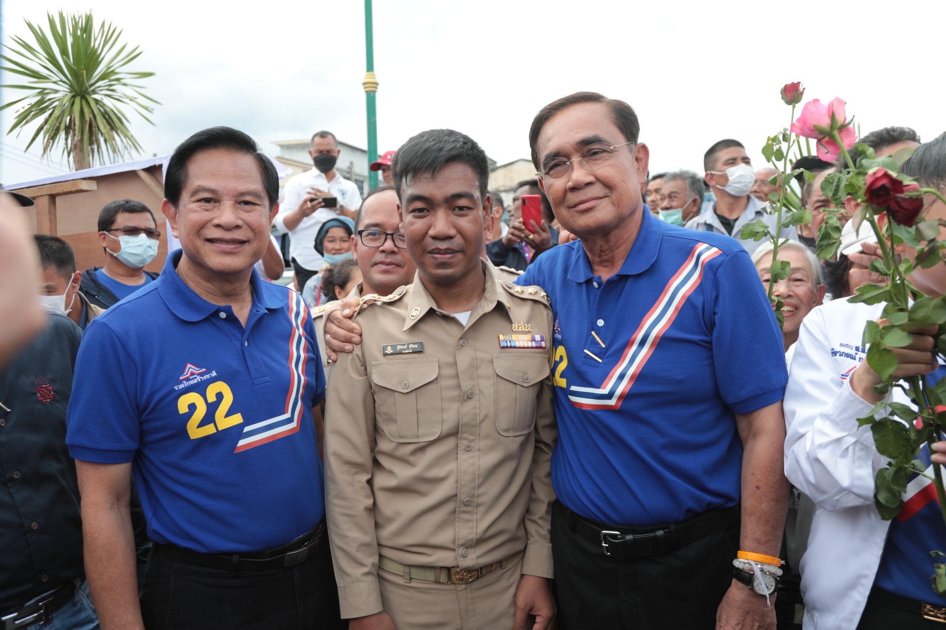 "ประยุทธ์" ให้กำลังใจ "นายสถานี" รถไฟบ้านส้อง เสี่ยงชีวิตช่วยหญิงชรา ชื่นชมเป็นแบบอย่างที่ดีของสังคม