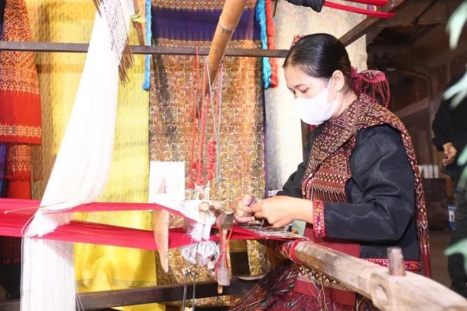 "ภูษาอาเซียน" นิทรรศการมรดกร่วมภูมิปัญญาผ้า