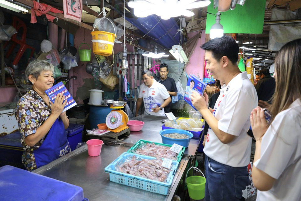 “ปรเมศวร์” เบอร์ 2 ลุยตลาดลานโพธิ์นาเกลือ ชูยกระดับตลาดร้อยปี ดันเศรษฐกิจท่องเที่ยวพัทยา