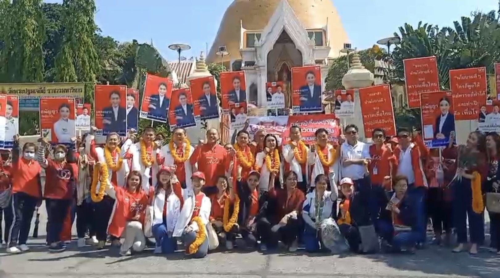 "หมอชลน่าน"นำว่าที่ผู้สมัครพรรคเพื่อไทยนครปฐม สักการะพระร่วงโรจน์ฤทธิ์องค์พระปฐมเจดีย์