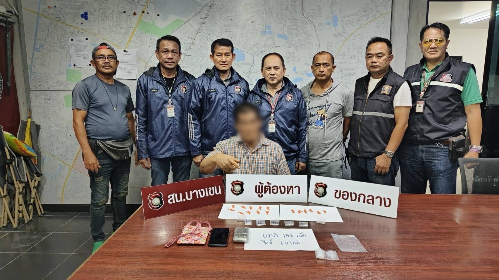  สน.บางเขน รวบพ่อค้ายาบ้า-ไอซ์ ไม่สนหมายจับฯขายอย่างต่อเนื่อง สุดท้ายไม่รอดตามรวบถึงบ้าน