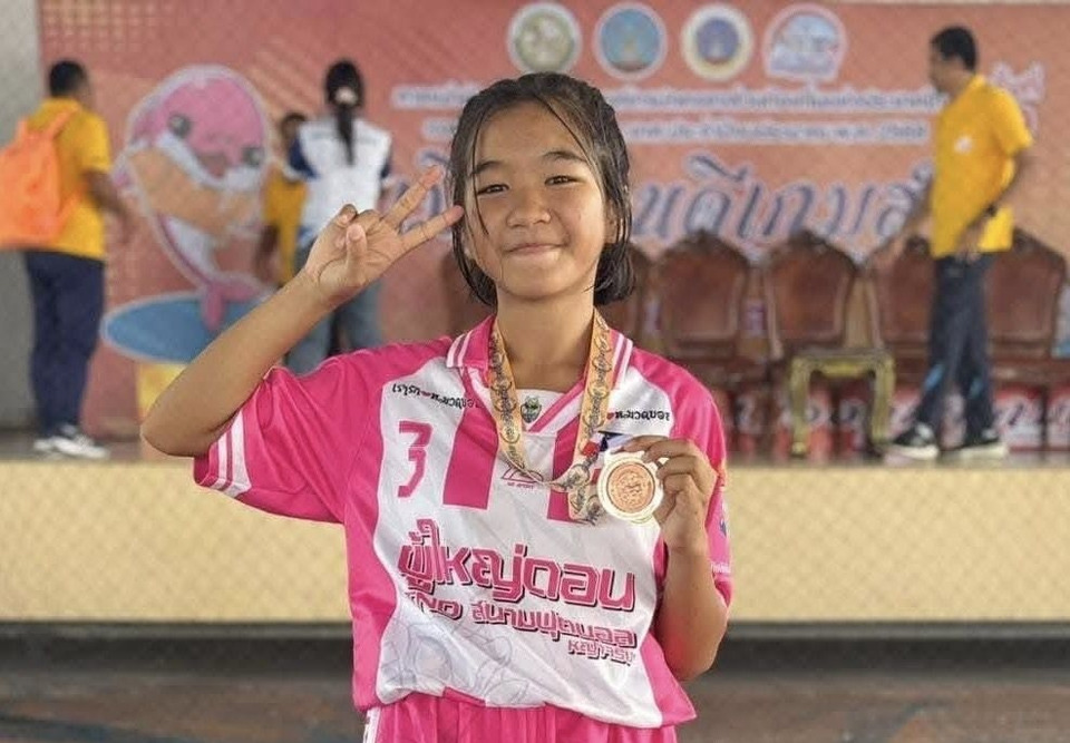 ‘หนูน้อยต้นอ้อ’ แข้งจิ๋วมหัศจรรย์ เตรียมลุยฟุตซอล อปท.ตากสินระยองเกมส์ 2025 โชว์หัวใจพอเพียง