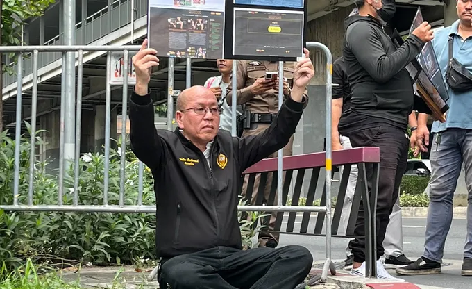 "อัจฉริยะ" บุก ตร.ทวงถามคดี สส. "ช" ท้า ผบ.ตร. เคลียร์ปมเว็บพนัน-สำนวนหาย ภายใน 3 วัน