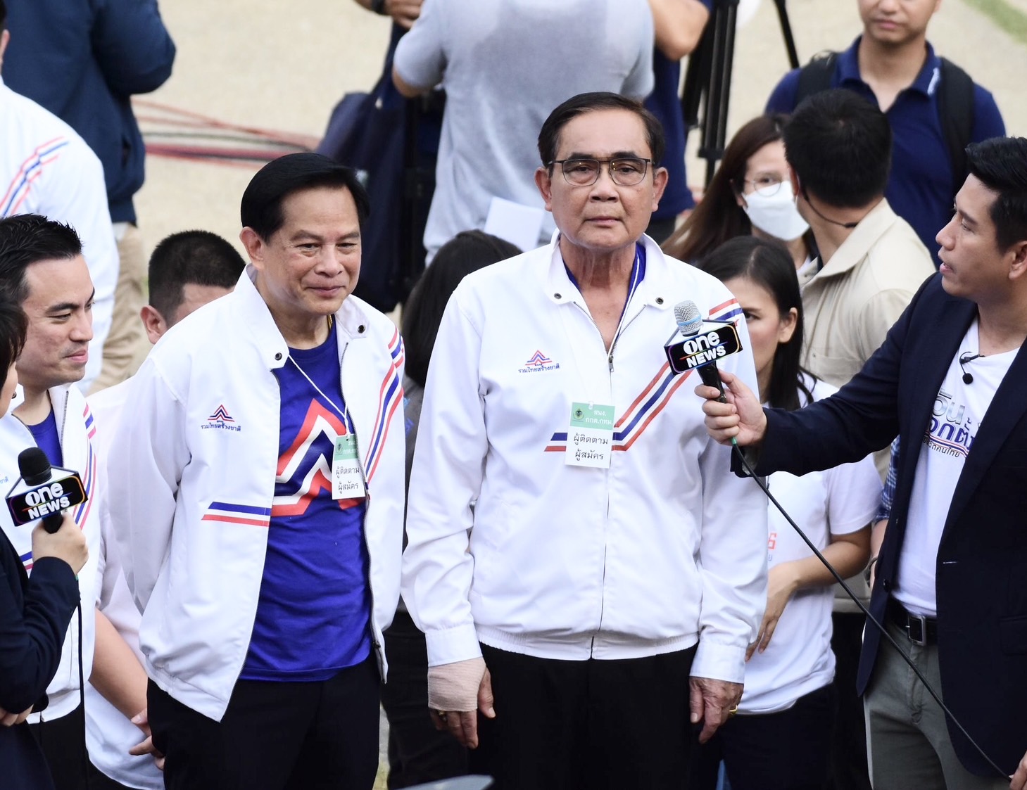 "รวมไทยสร้างชาติ" คึกคัก ! "บิ๊กตู่" นำคณะถึงศูนย์ฯเยาวชนไทย-ญี่ปุ่น ดินแดง ลุ้นผู้สมัครจับเบอร์