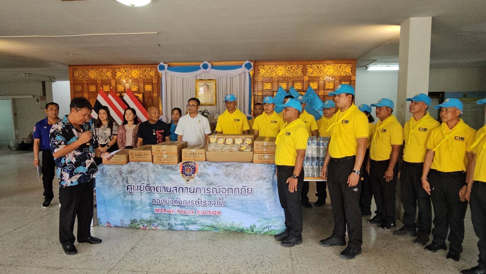 ตำรวจน้ำบางไทรลงพื้นที่ช่วยผู้ประสบภัยน้ำท่วมอยุธยา