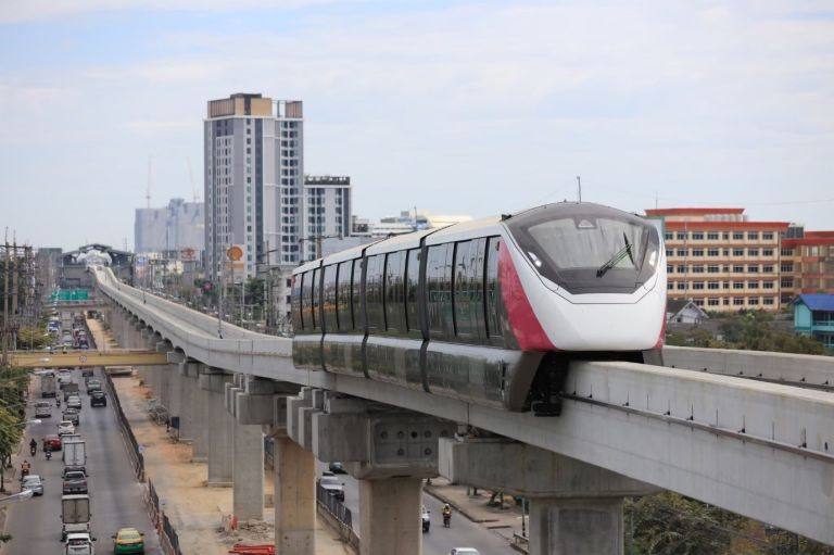 รถไฟฟ้าโมโนเรลสายสีเหลือง(ลาดพร้าว-สำโรง)-สีชมพู(แคราย-มีนบุรี) คาดเปิดเต็มรูปแบบปี 66