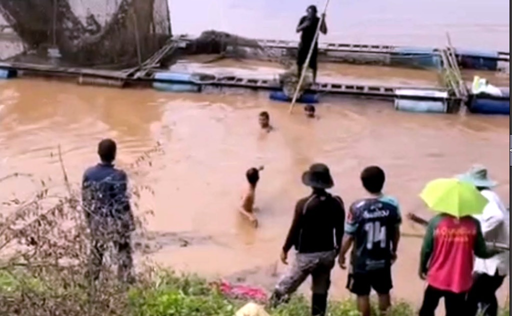 สลด!! หนุ่มบึงกาฬลงซ่อมกระชังเลี้ยงปลาในน้ำโขง เกิดเป็นตะคริวจมน้ำดับอนาถ