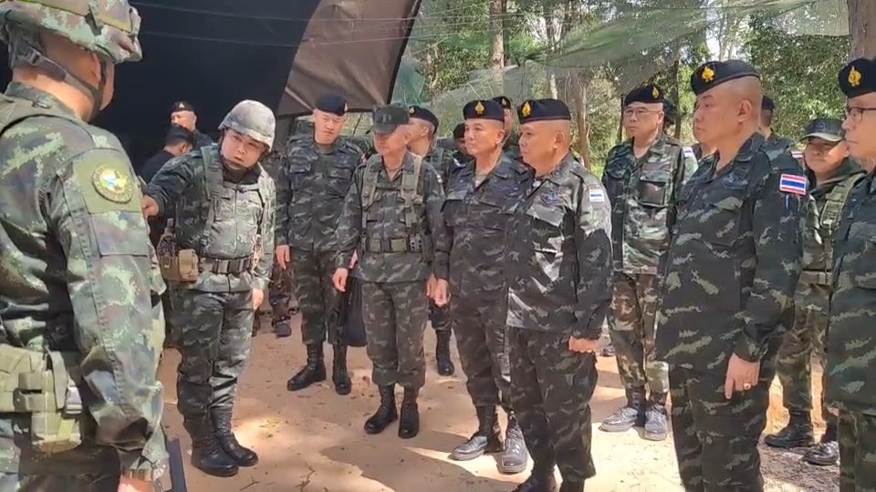 แม่ทัพภาค 3 เยี่ยมกำลังพลชายแดนไทย-กัมพูชา ย้ำพร้อมรบทุกสถานการณ์ เพื่อชาติ ศาสน์ กษัตริย์