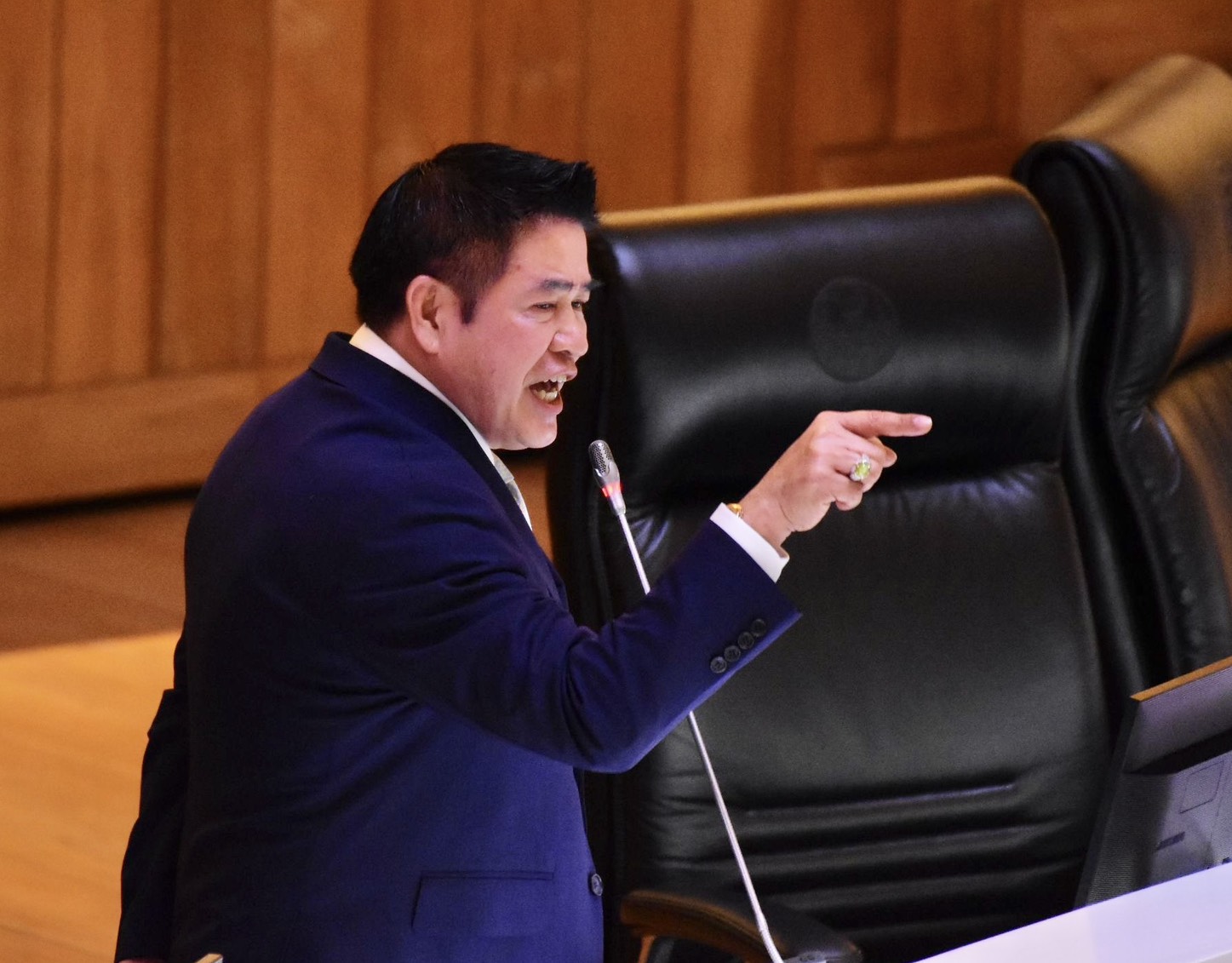 เปิดศึกกลางสภา! "ธรรมนัส" แฉกลับ! "อนุสรณ์" เคยขอซบ "กล้าธรรม" โต้เดือดปมคดีเก่า ลั่นใครขยายความข้างนอก "เจอแน่ที่พะเยา"