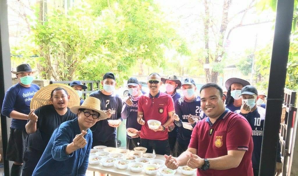 ‘โน๊ต อุดม’ขอบคุณและให้กำลังใจผู้ต้องขัง ช่วยสังคมทำความสะอาดลอกท่อระบายน้ำ กทม.