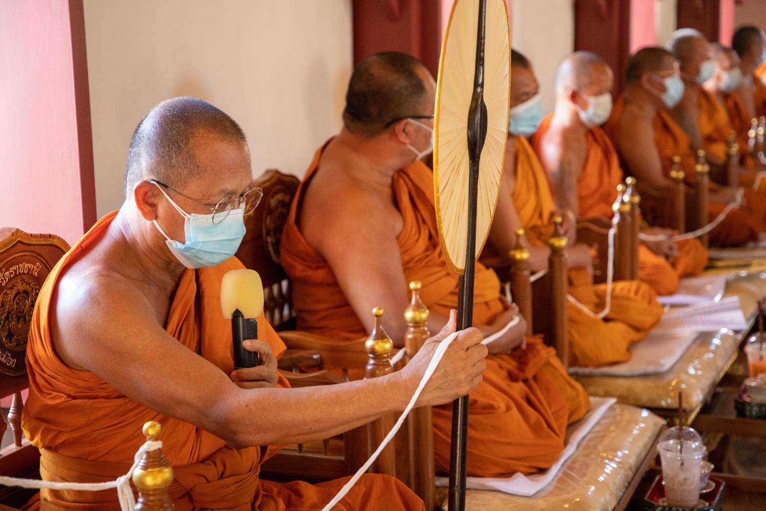 สุโขทัย จัดพิธีเจริญพระพุทธมนต์บทรตนสูตร เพื่อความเป็นสิริมงคล มีสติในการใช้ชีวิตประจำวัน ปลอดภัยโควิด