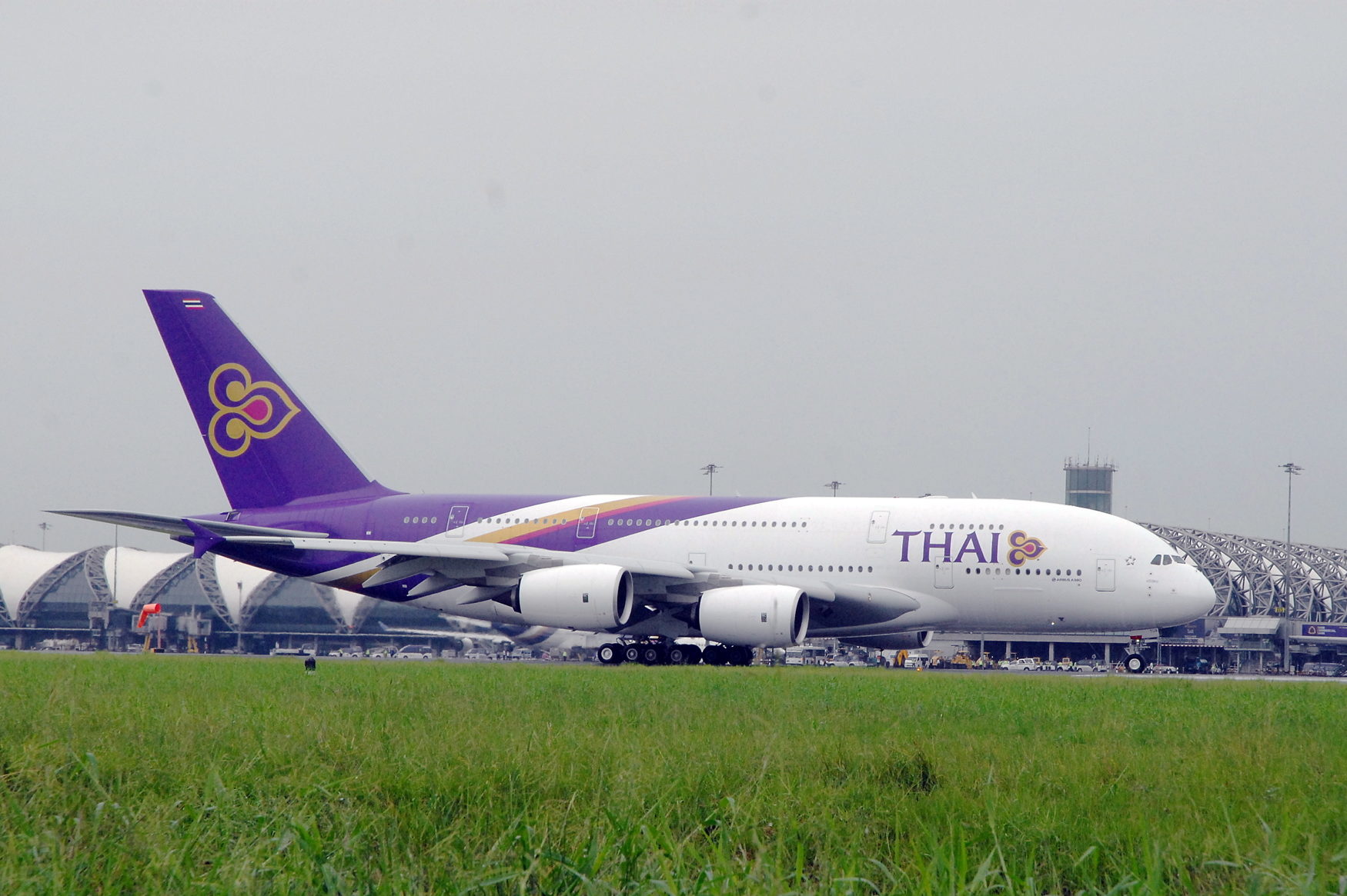 บอร์ดการบินไทย ขยายเวลาปรับลดเงินเดือนพนักงาน
