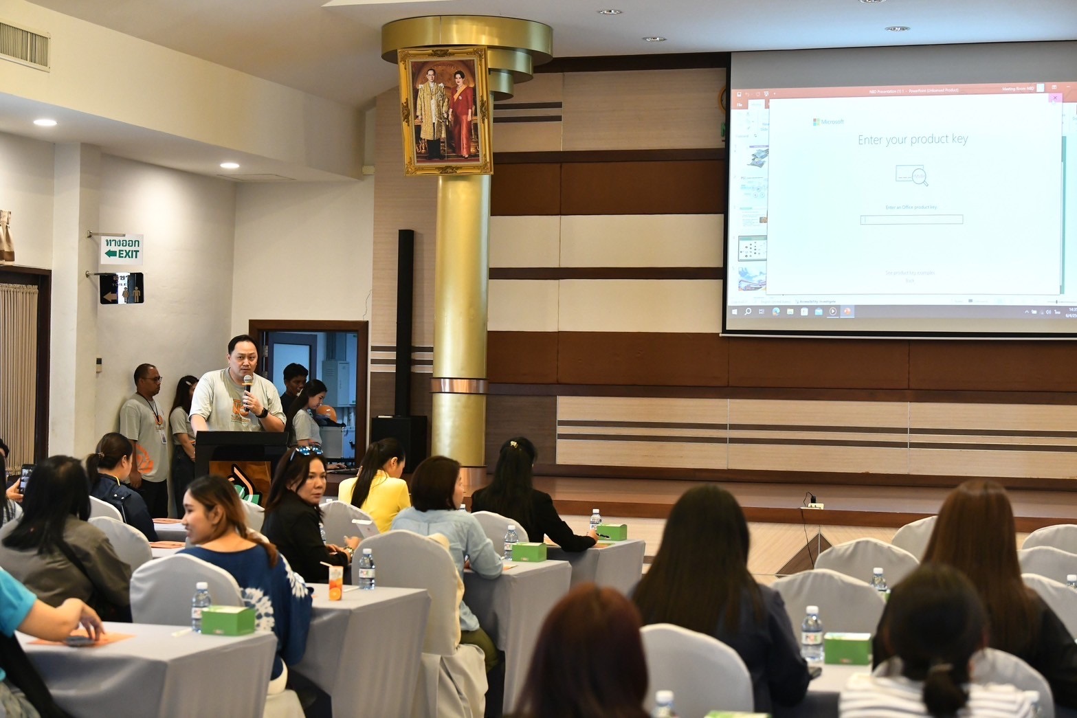 สำนักโฆษกฯ พาสื่อเยี่ยมชมอุตสาหกรรมน้ำมันปาล์ม สุราษฎร์ธานี ผู้ประกอบการ ขอรบ.สนับสนุน 4 ด้าน 