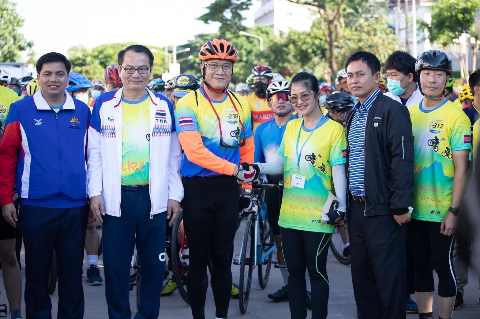 ชาวไทย-ชาวกัมพูชา กว่า 500 คน ร่วม “ปั่นร้อยใจ ไทย-เกาะกง Bike Together 2022 “ ครั้งที่ 3
