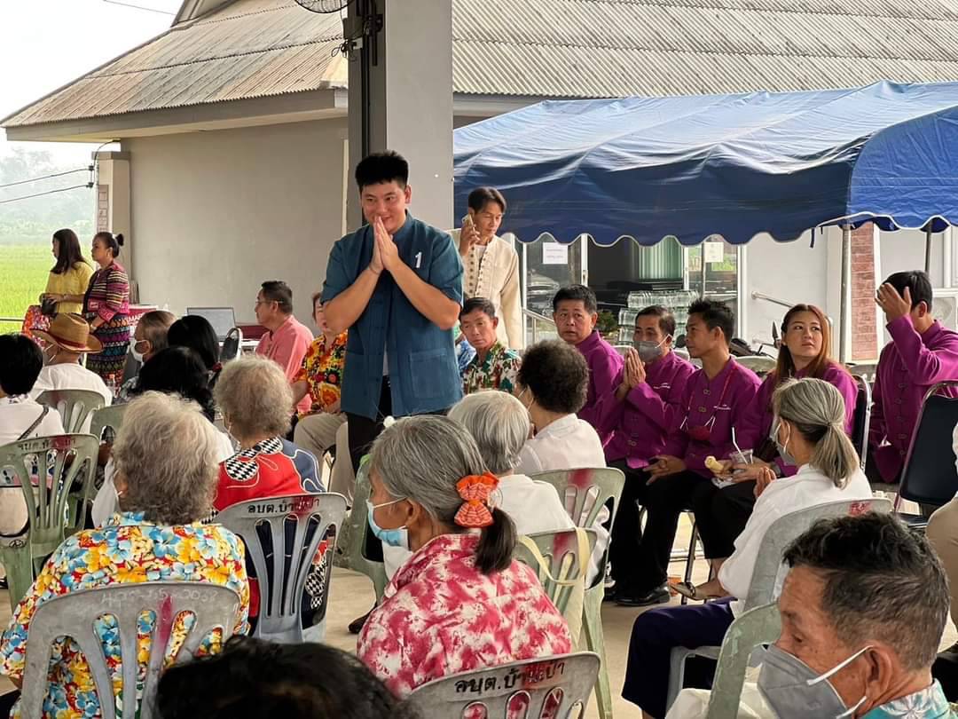 “เดชนัฐวิทย์” ลูก “บุญทรง” เบอร์ 1 เดินสายรดน้ำดำหัว สูมาคาราวะผู้สูงอายุ ที่แม่แตง เชียงใหม่
