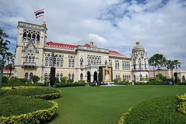 "ทั้งประเทศ" จับตา! "รัฐบาล" แถลงด่วนปมร้อน "สหรัฐฯ" ระงับเจรจา "ภาษีทรัมป์" และสถานการณ์ชายแดน "ไทย–กัมพูชา" ช่วงบ่ายวันนี้ (17 พ.ย.68)