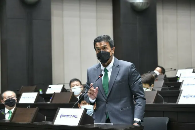 “ชัชชาติ” สัญญาต่อสภากทม.ปีนี้ทางเท้าต้องดีขึ้น ตั้งเป้า 100 กม.
