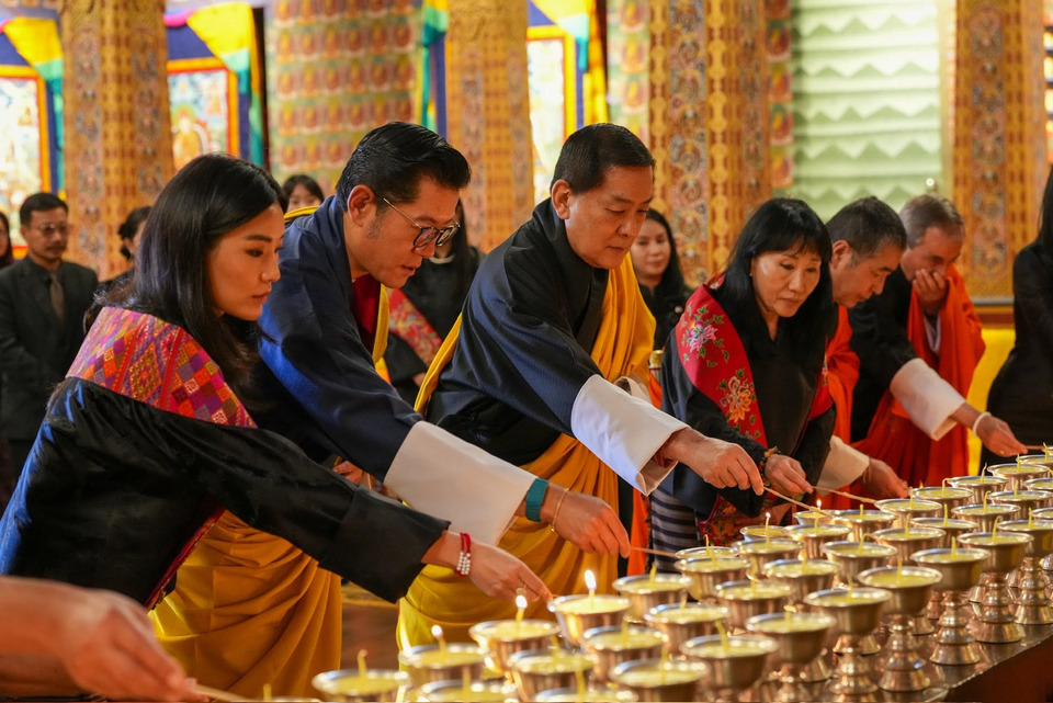 "ราชวงศ์ภูฏาน" ร่วมประกอบพิธีสวดมนต์ จุดตะเกียง1,000 ดวง ถวายเป็นพระราชกุศลแด่ "เจ้าฟ้าพัชรกิติยาภาฯ"