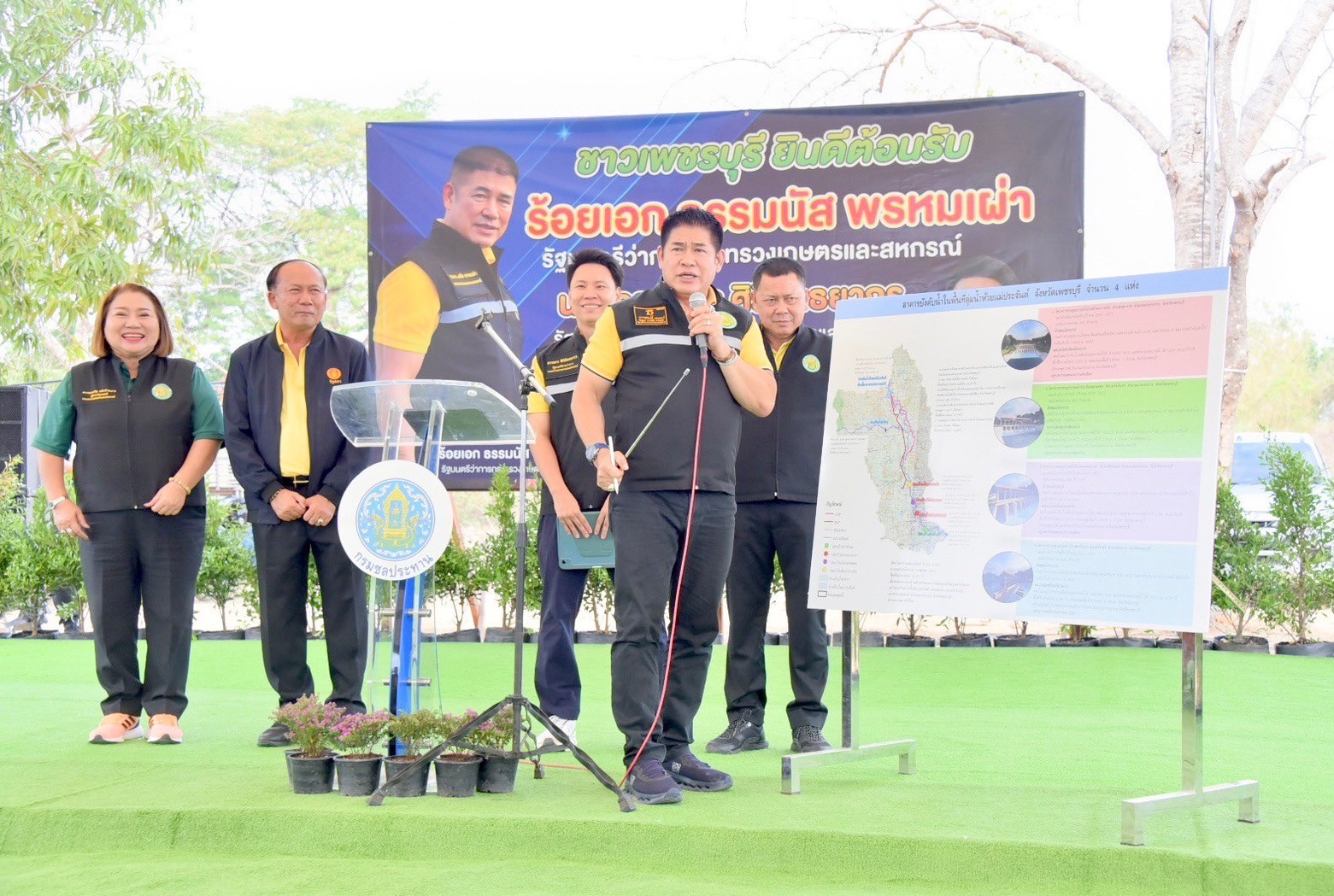 รมว.ธรรมนัส ควง รมช.ป้ายแดง ลงพื้นที่แก้ปัญหาน้ำลุ่มน้ำห้วยแม่ประจันต์ 
