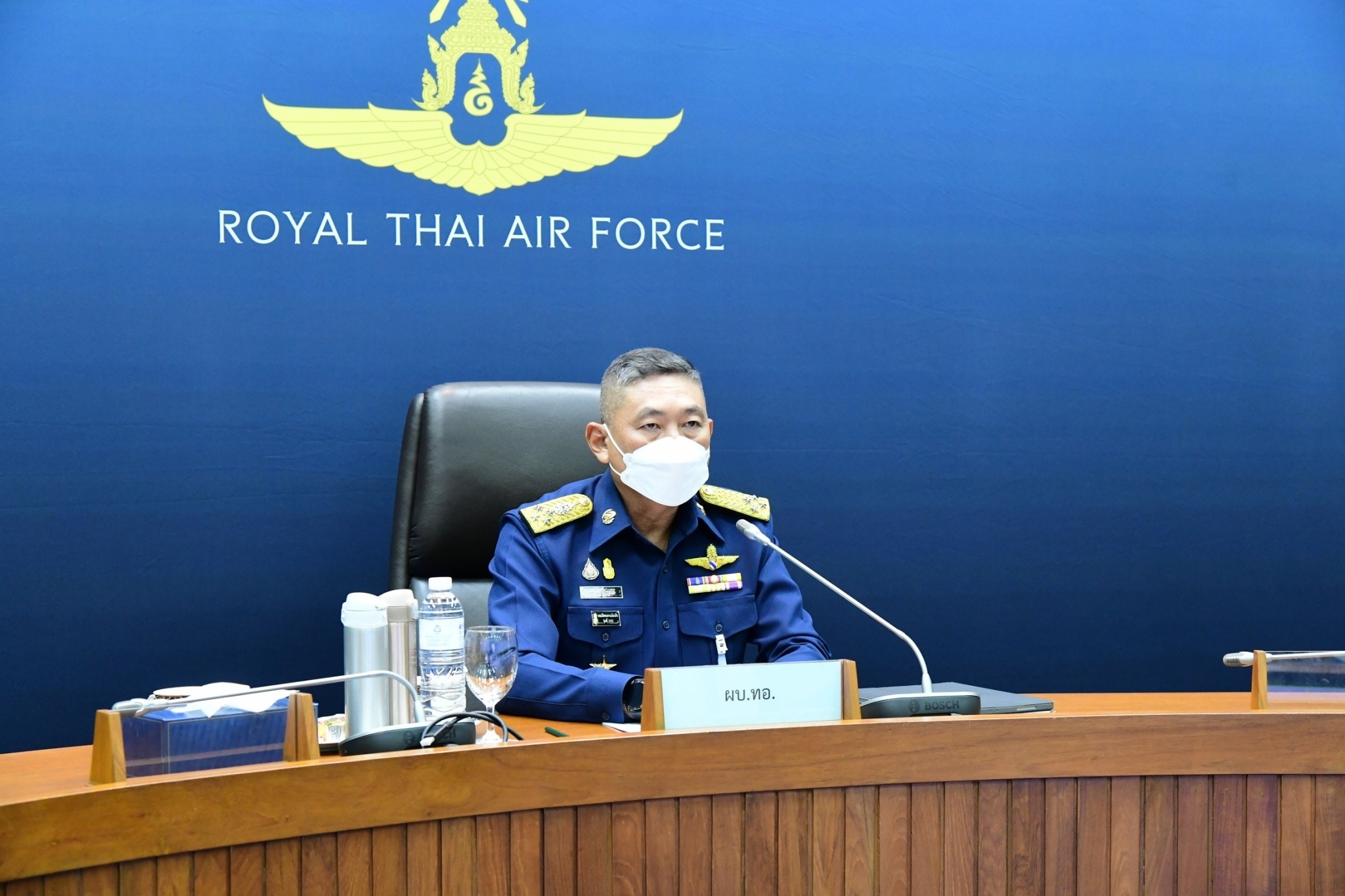 "ผอ.ทอ." เคารพความเห็นต่างทางการเมือง ชี้มอบนโยบายไปแล้ว กำลังพลต้องตัดสินใจเอง