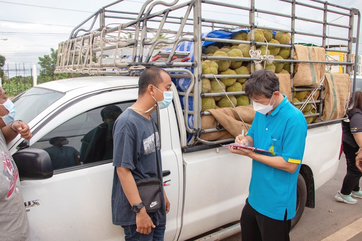 จังหวัดตราด ตั้งจุดคัดกรองทุเรียนจังหวัดตราด เพื่อป้องกันปัญหาทุเรียนด้อยคุณภาพ (ทุเรียนอ่อน) ออกสู่ตลาด