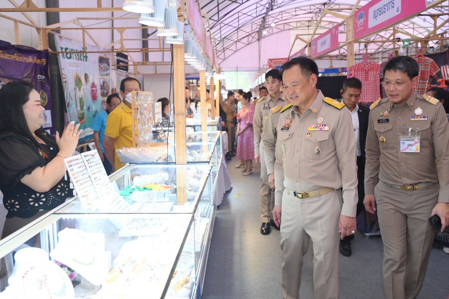 "อนุทิน"เที่ยวชมงาน OTOP ภูมิภาค 2568 เมืองกรุงเก่ามีถึง 7 พ.ค.ชื่นชมยอดจำหน่ายสินค้าชุมชนทะลุเป้า 