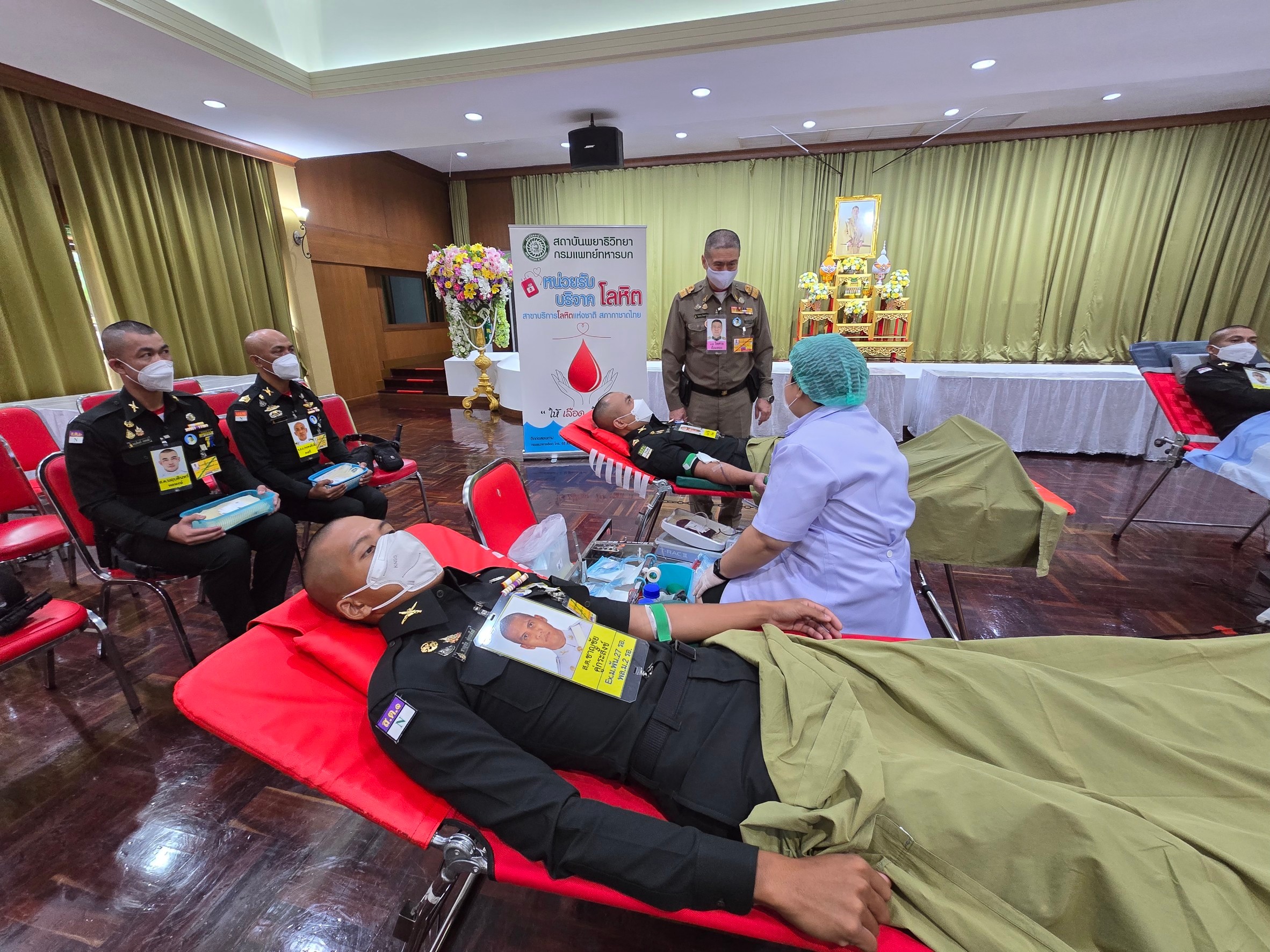 ข้าราชบริพารหน่วยราชการในพระองค์ ร่วมบริจาคโลหิต ถวายเป็นพระราชกุศลแด่ "ในหลวง" เนื่องในโอกาสพระราชพิธีมหามงคลเฉลิมพระชนมพรรษา 6 รอบ 28 กรกฎาคม 2567