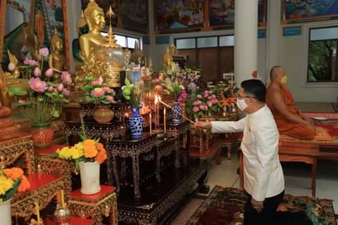 รองผู้ว่าฯยโสธร นำภาครัฐและปชช.ทำบุญตักบาตรวันธรรมสวนะวัดสิงห์ท่า