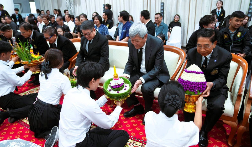 มรภ.หมู่บ้านจอมบึง จัดพิธีไหว้ครู 2569 สืบสานประเพณีไทย นักศึกษาน้อมรำลึกพระคุณครู