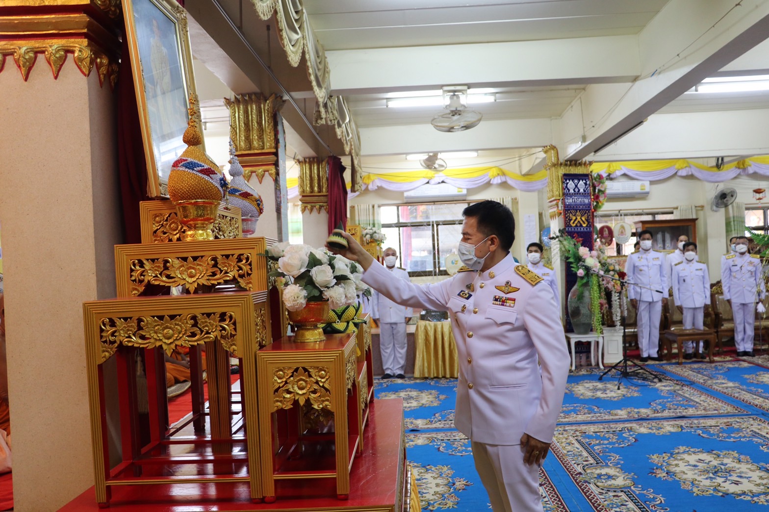 ร้อยเอ็ดถวายภัตตาหารเพล และสิ่งของพระราชทาน  แด่พระภิกษุ-สามเณรในการสอบบาลีสนามหลวง  