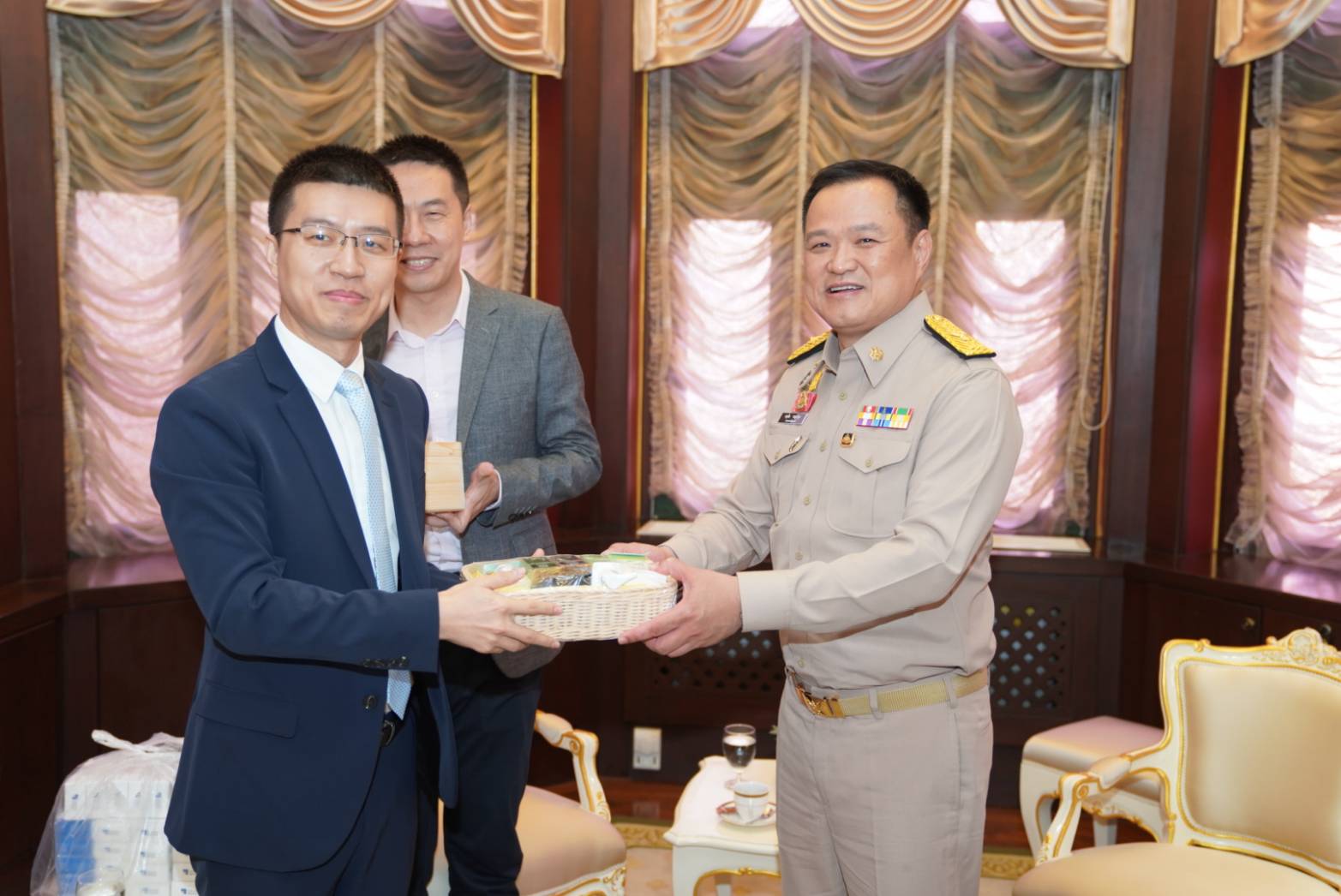 “อนุทิน” ย้ำทีมสธ.รับมือโควิด-19 ยังสู้ไม่ถอย ประสานรพ.ศรีธัญญา ดูแลสภาพจิตใจ