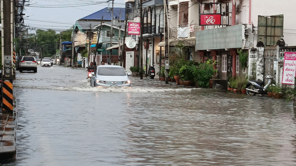 ฝนตกชั่วโมงเดียว น้ำท่วมเมืองแปดริ้วอีกครั้ง ชาวบ้านระอา ปัญหาเรื้อรังไม่เคยแก้