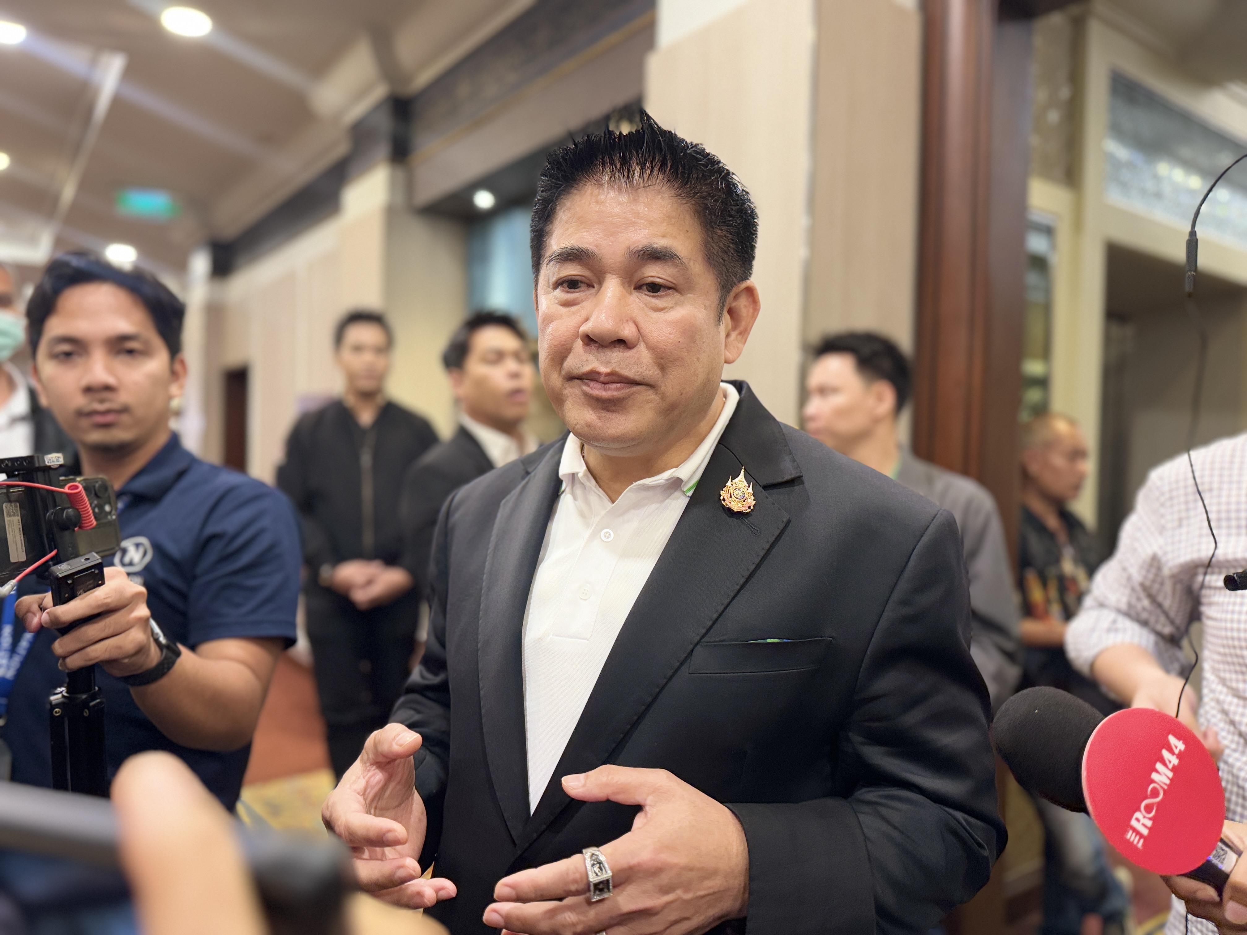 “ธรรมนัส” รับคุยทักษิณ ก่อนแล้ว ดึง “อนุดิษฐ์-การุณ” เข้าพรรค ลั่น บิ๊กเนม-สส.มาอีกแน่ ยัน ไม่ต่อรอง “มท.1” มั่นใจ รัฐบาลครบเทอม