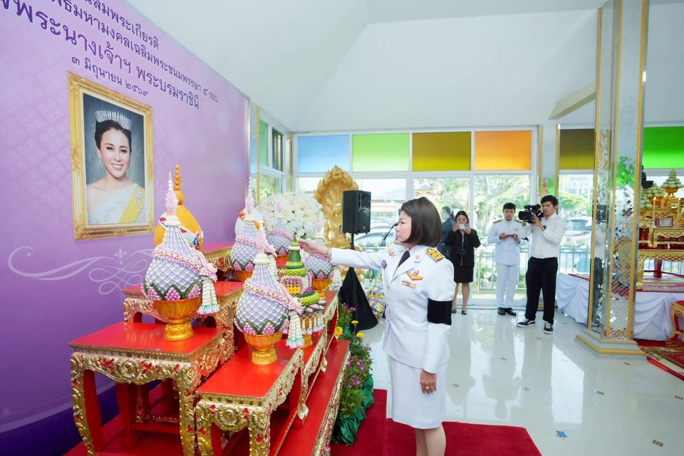 ผู้ว่าฯ ฉะเชิงเทรา นำพสกนิกรร่วมพิธีถวายพระราชกุศล เนื่องในวันเฉลิมพระชนมพรรษา สมเด็จพระนางเจ้าฯพระบรมราชินี 