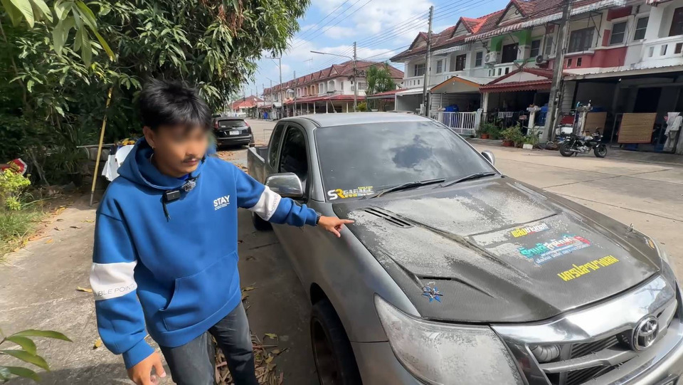 หนุ่มขอนแก่นวอนตำรวจ เร่งล่าคนร้ายสาดสารเคมีใส่รถ–เสียหายทั้งคัน เชื่อถูกตามรังควานกว่า 2 ปี