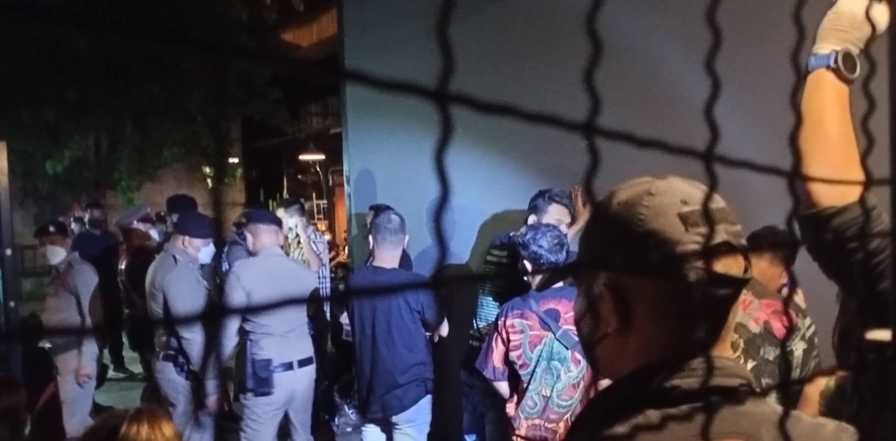  ตรวจจับผับดังสระบุรี พบวัยรุ่นชายหญิงกว่าสองร้อยคนมั่วสุมปาร์ตี้ยาเสพติด