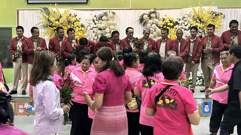 เปิดประชุมสภา อบต.ทุ่งควายกิน สมัยแรก ชาวบ้านแห่ให้กำลังใจ “นายกต้อม”