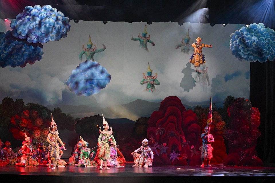 โฉมใหม่โรงละครแห่งชาติทดสอบระบบแสงสีเสียง