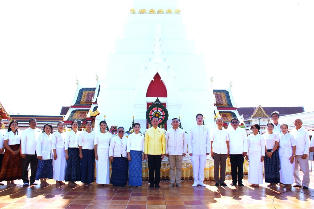 พุทธศาสนิกชนสกลนคร ร่วมบุญใหญ่ ถวายหุ้มทองคำส่วนปลียอดพระธาตุเชิงชุมเฉลิมพระเกียรติฯ