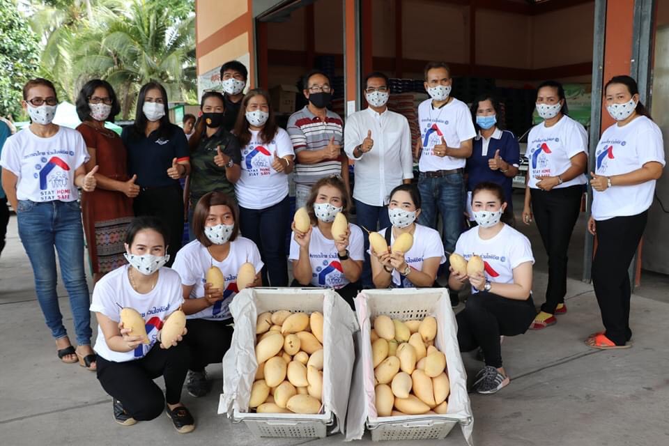 สหกรณ์การเกษตรเมืองสุราษฎร์ฯ จำกัด แลกเปลี่ยนสินค้าผลไม้ ช่วยเหลือกลุ่มเกษตรกรกาฬสินธุ์ ในช่วงวิกฤตโควิด-19  