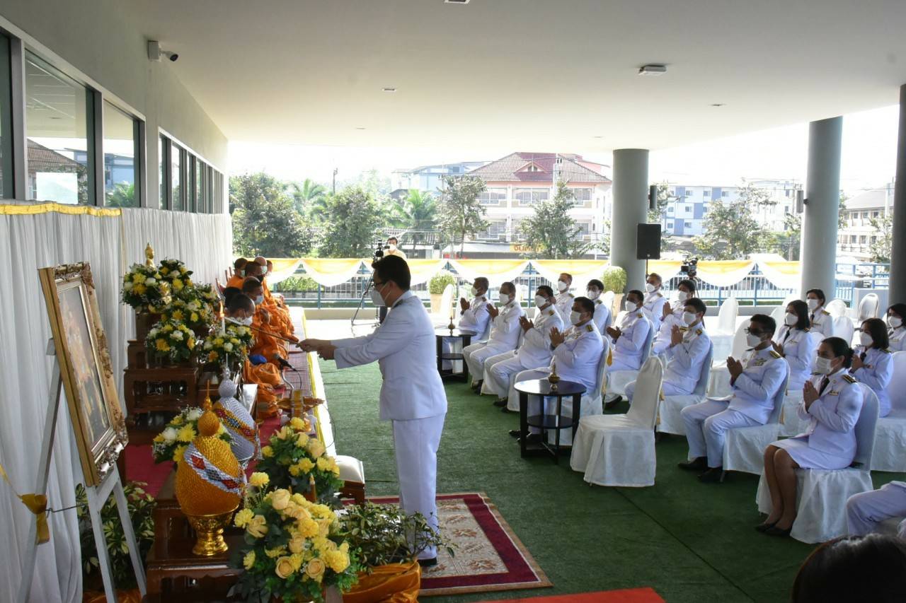 ม.ราชภัฏสุราษฎร์ธานี ร่วมน้อมรำลึกในพระมหากรุณาธิคุณ ในวันคล้ายวันพระบรมราชสมภพ ร.9 วันชาติ วันพ่อแห่งชาติ 