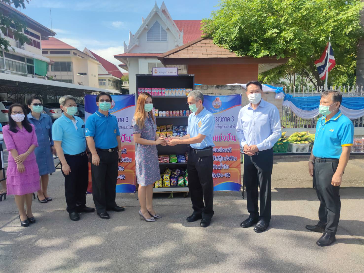 “มีแล้วแบ่งปัน” ศาลอุทธรณ์ภาค 3 โคราช จัดตู้ปันสุขรวมใจสู้ภัยโควิด
