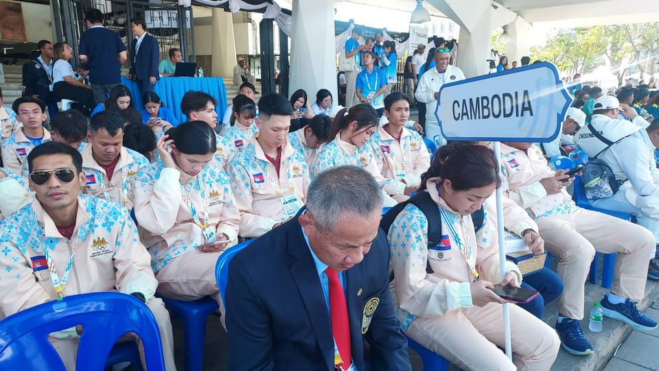 มาถึงแล้ว! ทัพนักกีฬากัมพูชากว่า130 ชีวิต เดินทางถึงไทย พร้อมสู้ศึกซีเกมส์ ครั้งที่ 33 ไทยยืนยันความปลอดภัยดูแลเต็มที่