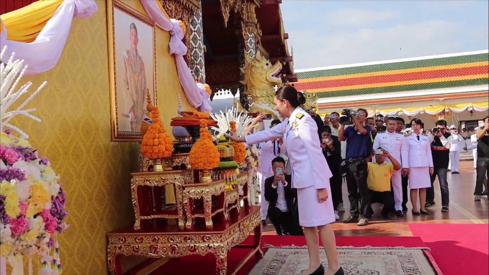 สกลนคร นายกรัฐมนตรี ถวายผ้าพระกฐินพระราชทาน สำนักนายกรัฐมนตรี ได้ปัจจัย 12 ล้านเศษ