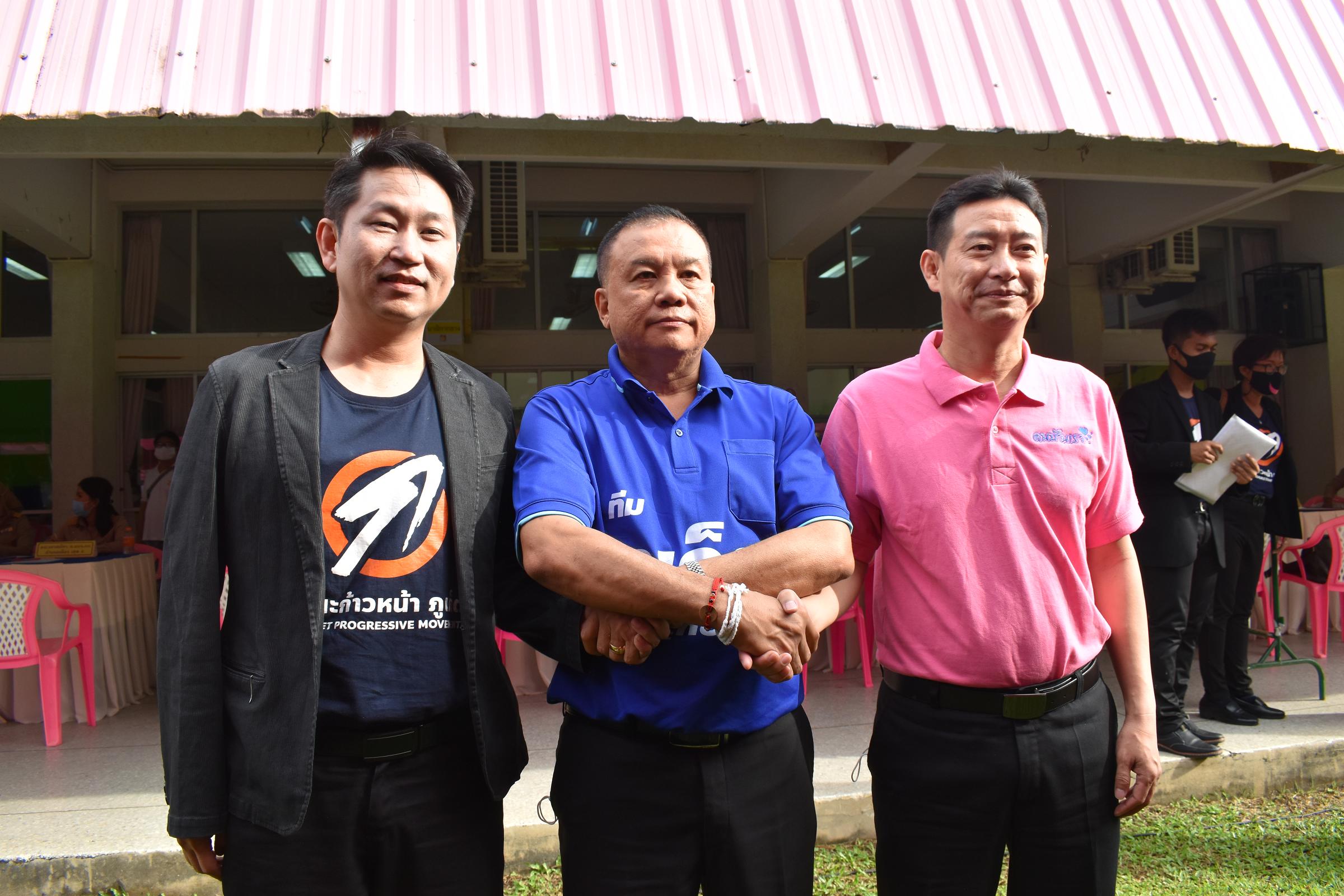 "จิรายุส ทรงยศ" นำทีมคนบ้านเรา ชน ทีมภูเก็ตหยัดได้ของ "เรวัต อารีรอบ" ส่วนคณะก้าวหน้าภูเก็ต ส่ง "สรวุฒิ ปาลิมาพันธ์" ชิงเก้าอี้นายกอบจ.ภูเก็ต