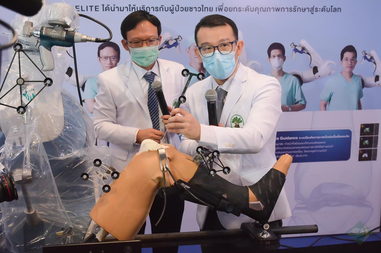 "ศิริราช" ผนึกกำลัง 3 รพ. เปิดศูนย์ผ่าตัดเปลี่ยนข้อเทียม ด้วย“หุ่นยนต์ช่วยผ่าตัด” ช่วยประชาชนทุกสิทธิ์เข้าถึงการรักษาขั้นสูง