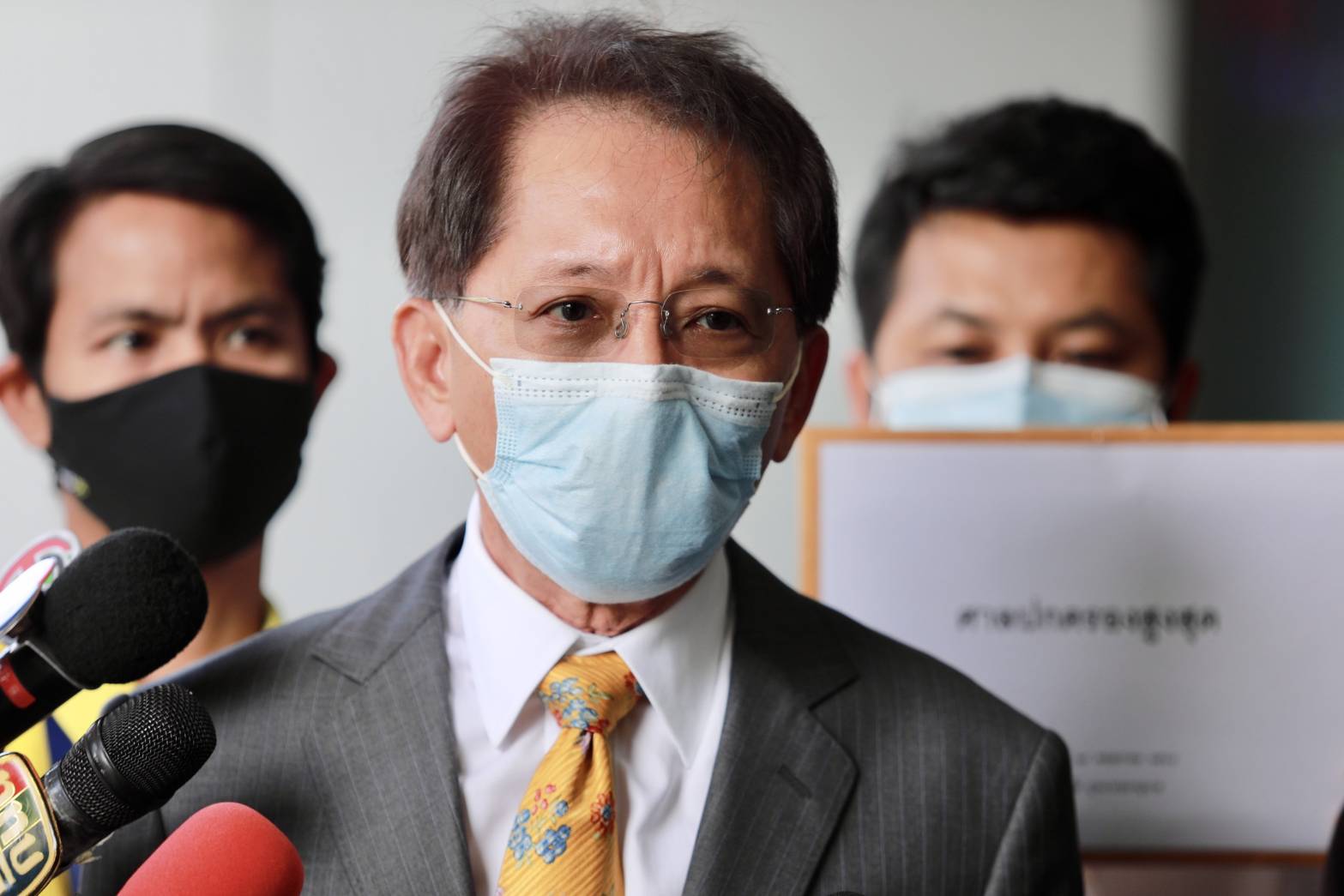 "ธีระชัย" ร้องศาลปกครองสูงสุด เพิกถอนมติครม.กู้เงิน 7 แสนล้าน - 1 ล้านล้าน อ้างเหตุรัฐบาลประยุทธ์ทำผิดวินัยการคลัง-รธน.
