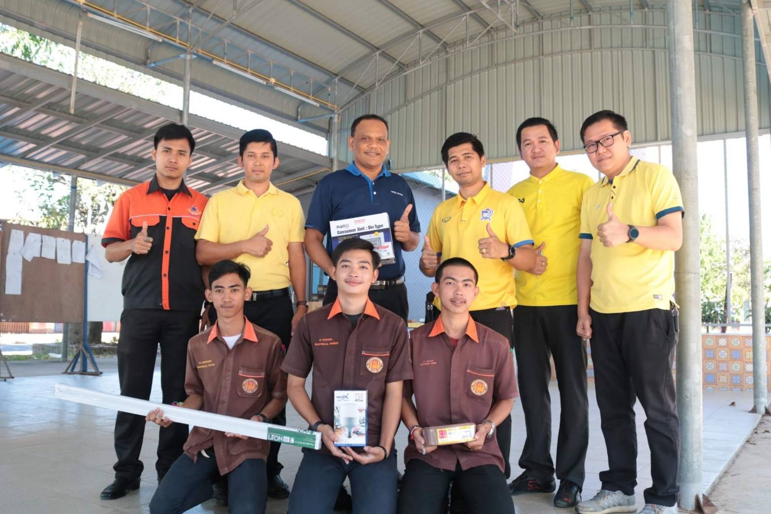 SVL Group อาสาซ่อมแซมระบบไฟฟ้าเพื่อชุมชนปลอดภัย