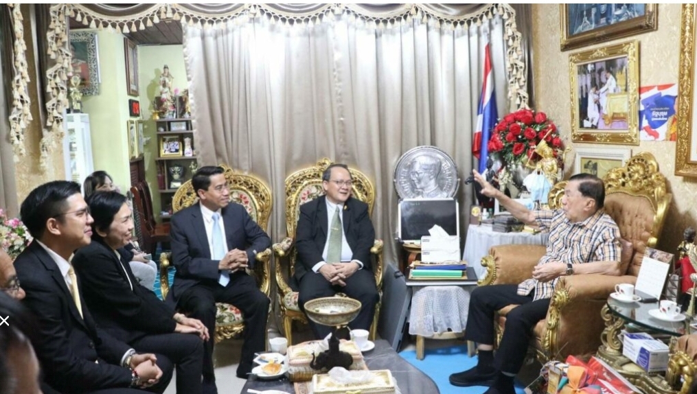 "พรรคพลัง"เข้าพบ"บิ๊กจิ๋ว"ขอคำชี้แนะทำงานเพื่อบ้านเมือง ยันต้องใช้"การเมืองนำการทหาร"มีรัฐประหารพาปท.ล้าหลัง