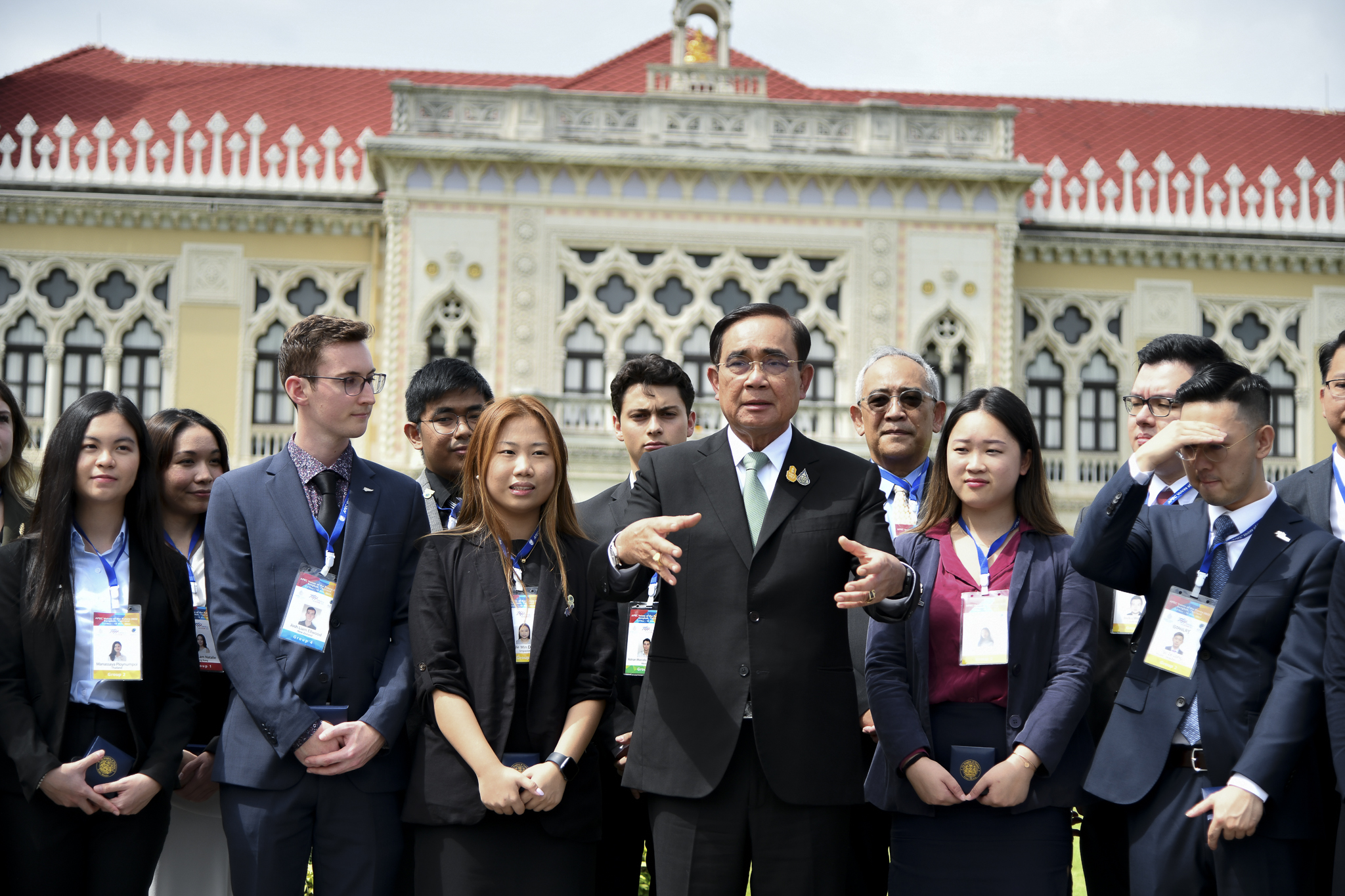 นายกฯเปิดทำเนียบฯ ต้อนรับเยาวชน “APEC Voices of the Future” 